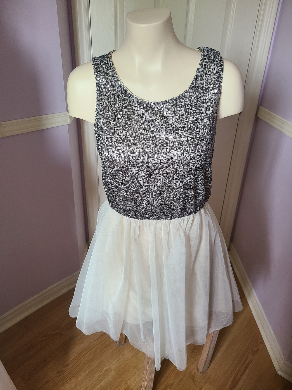 H&M Divided Silver Sequin Top Dress With Tulle Bottom
